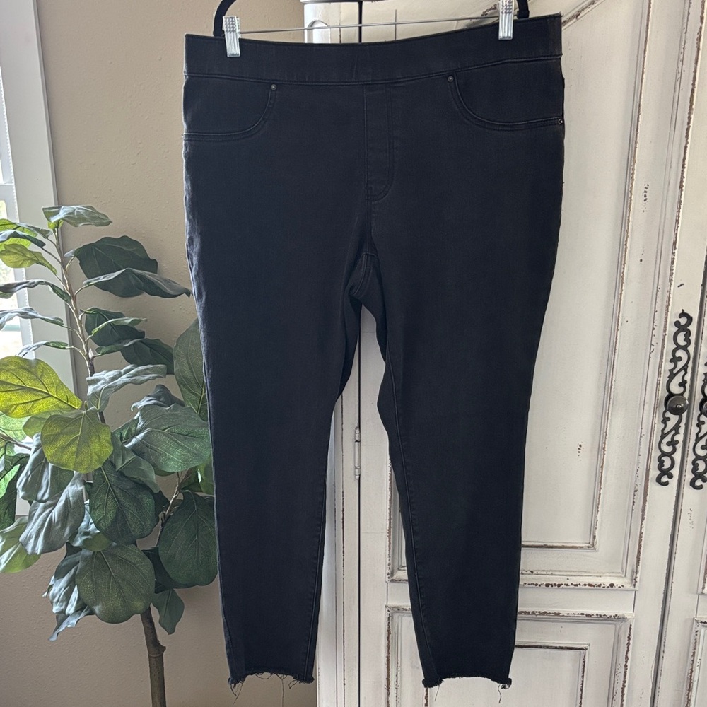 The Pioneer Woman Black Pull On Raw Hem Jeans, Women’s Size XL Stretch